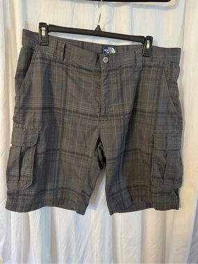 The North Face Men's Dark Gray Plaid Cargo Shorts Size 40 Regular.